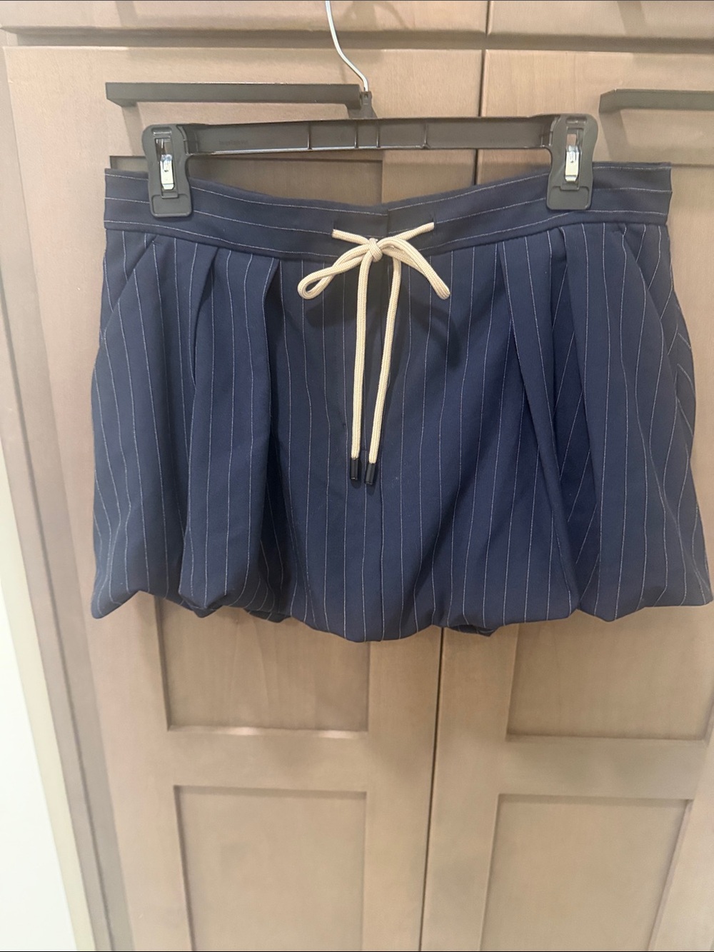 Abercrombie $ Fitch mid rise waist bubble skort, Size Medium